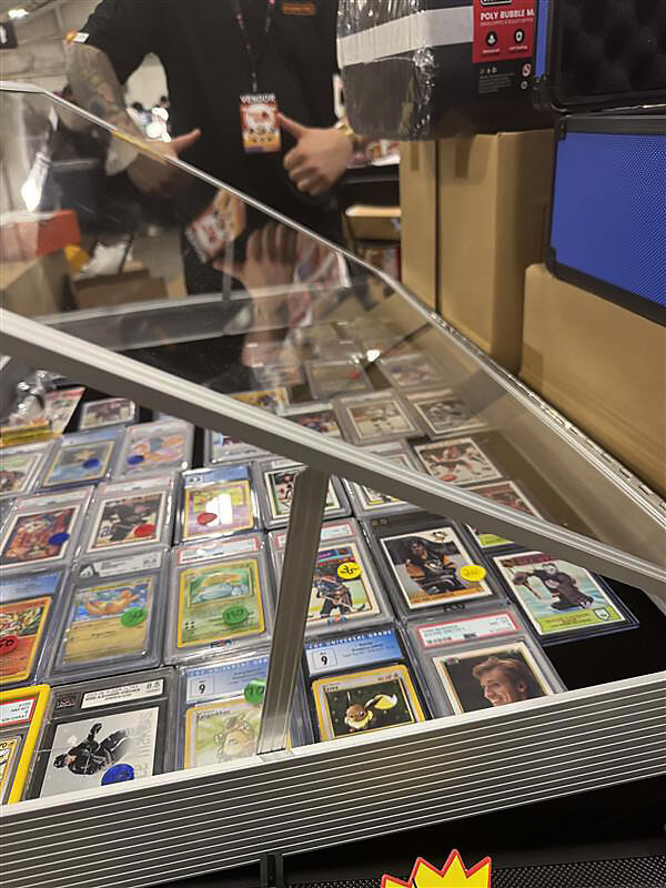 Lockable Aluminum Display Case – Top Display Vendor Trade Show